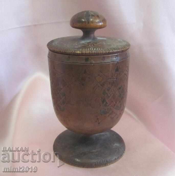 Ξύλινο κύπελλο του 19ου αιώνα με χειροποίητο καπάκι