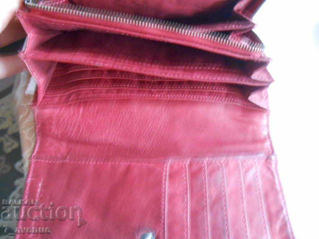 Auction Wallet made of natural leather, beautiful, comfortable, well-preserved Auction Wallet made of natural leather, beautiful, comfortable, well-preserved