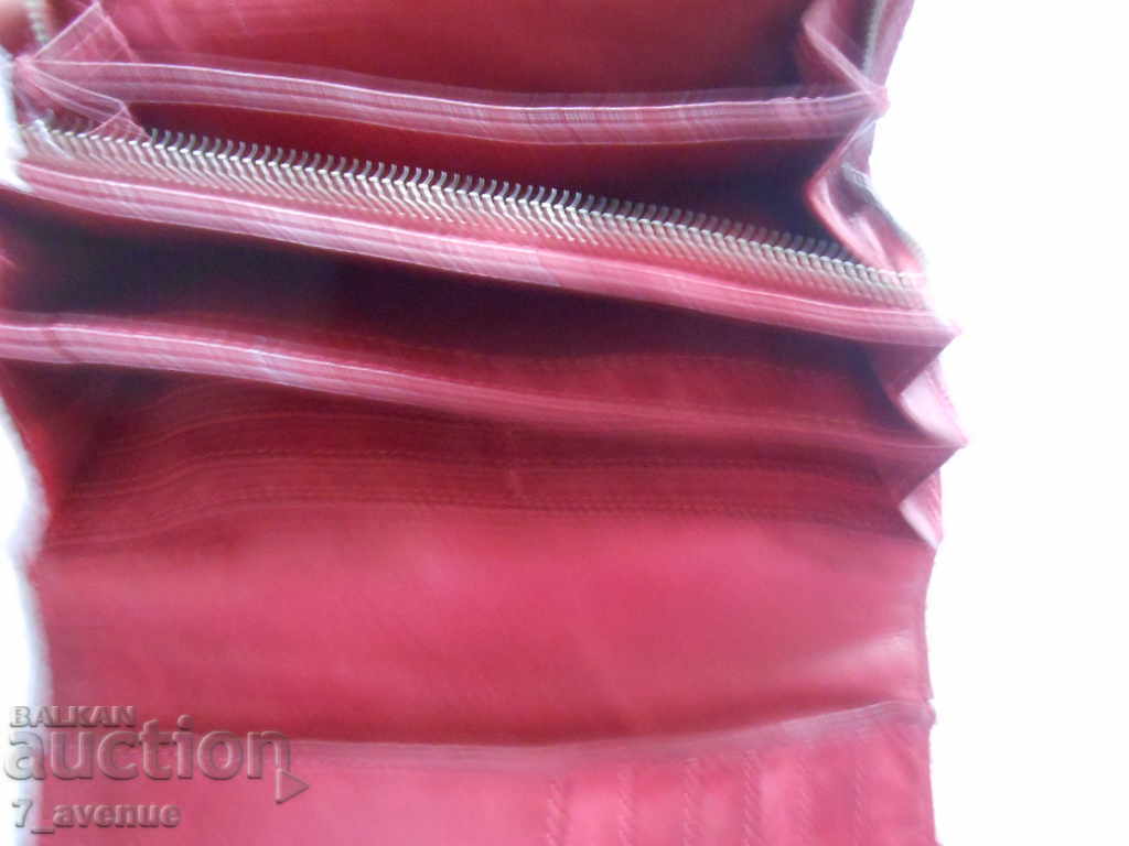 Delivery of Wallet made of natural leather, beautiful, comfortable, well-preserved Delivery of Wallet made of natural leather, beautiful, comfortable, well-preserved