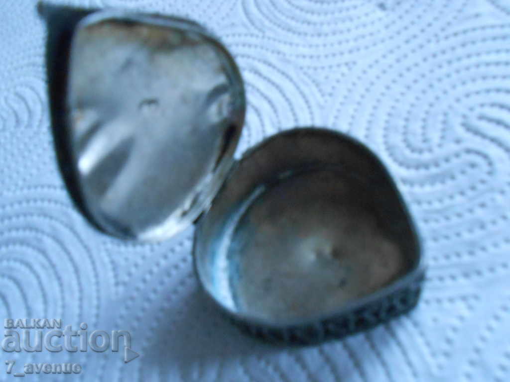 Delivery of Old jewelry box or small items eats. stones Delivery of Old jewelry box or small items eats. stones