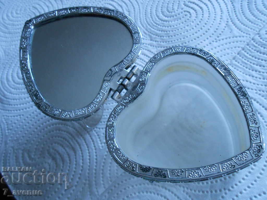 Delivery of Old jewelry box or small items