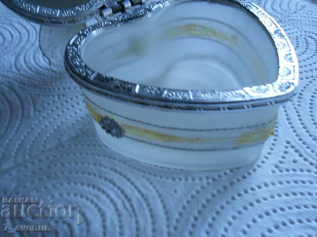 Old jewelry box or small items - 7