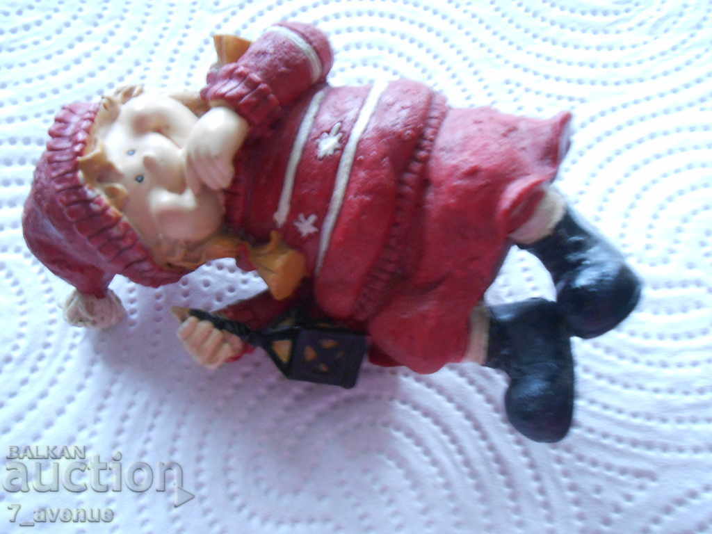 Auction A little cute figure - a sitting girl Auction A little cute figure - a sitting girl