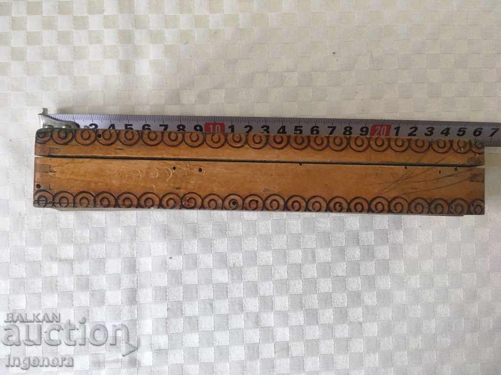 Delivery of BOX WOOD PENAL PAINTED OLD Delivery of BOX WOOD PENAL PAINTED OLD