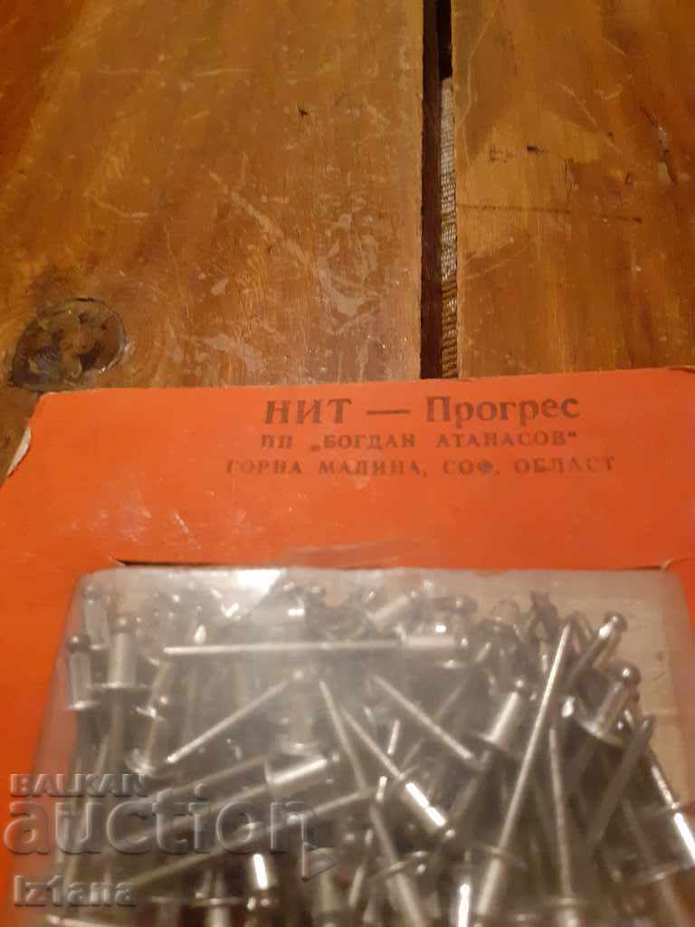 Nituri vechi cu preț 20.00 BGN | € 10.23