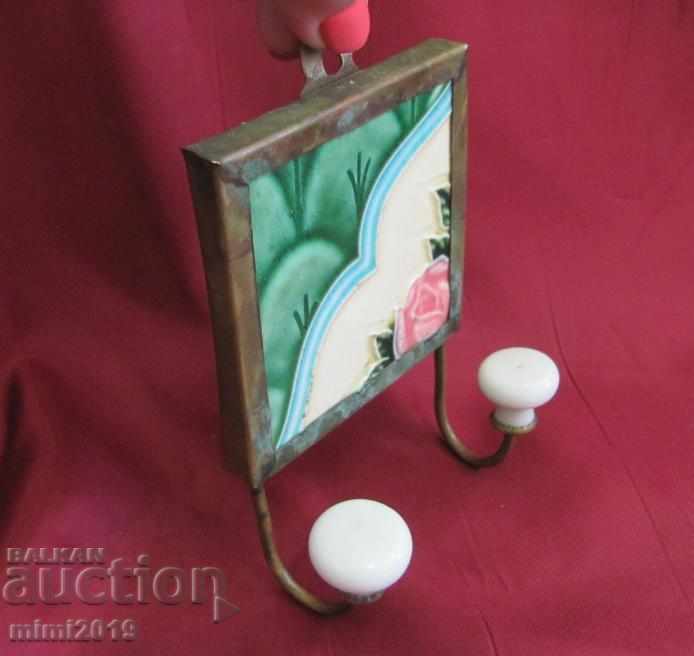 Αντίο αρτ νουβό χάλκινο και πορσελάνη κρεμάστρα με τιμή 30.00 BGN | € 15.34 Αντίο αρτ νουβό χάλκινο και πορσελάνη κρεμάστρα με τιμή 30.00 BGN | € 15.34