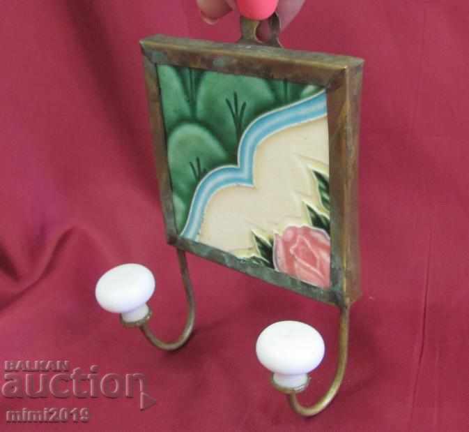 Δημοπρασία Αντίο αρτ νουβό χάλκινο και πορσελάνη κρεμάστρα Δημοπρασία Αντίο αρτ νουβό χάλκινο και πορσελάνη κρεμάστρα