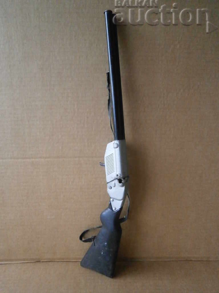 metal tin toy hunting rifle with price 21.00 BGN | € 10.74 metal tin toy hunting rifle with price 21.00 BGN | € 10.74