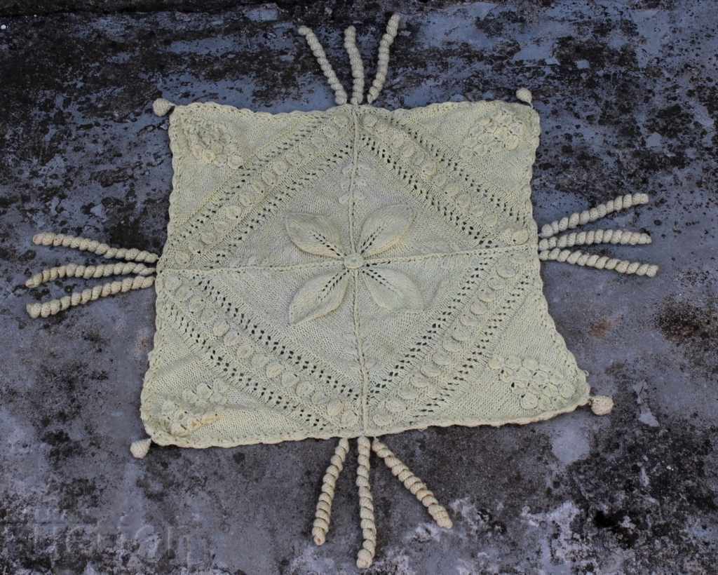 . OLD KINGDOM BULGARIA WOVEN CARE ROOF AS NEW