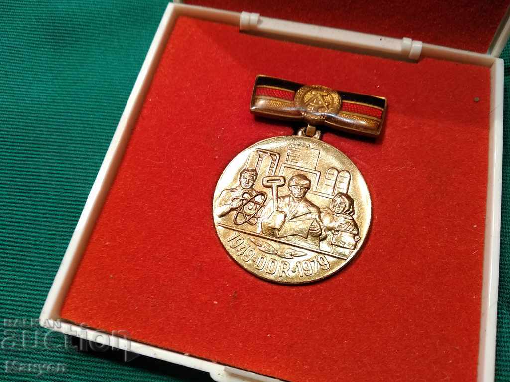 Продавам стар медал на ГДР.RRRRR