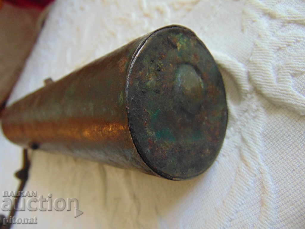 Παράδοση Ένα αυθεντικό παλιό πλαστό μύλο Παράδοση Ένα αυθεντικό παλιό πλαστό μύλο