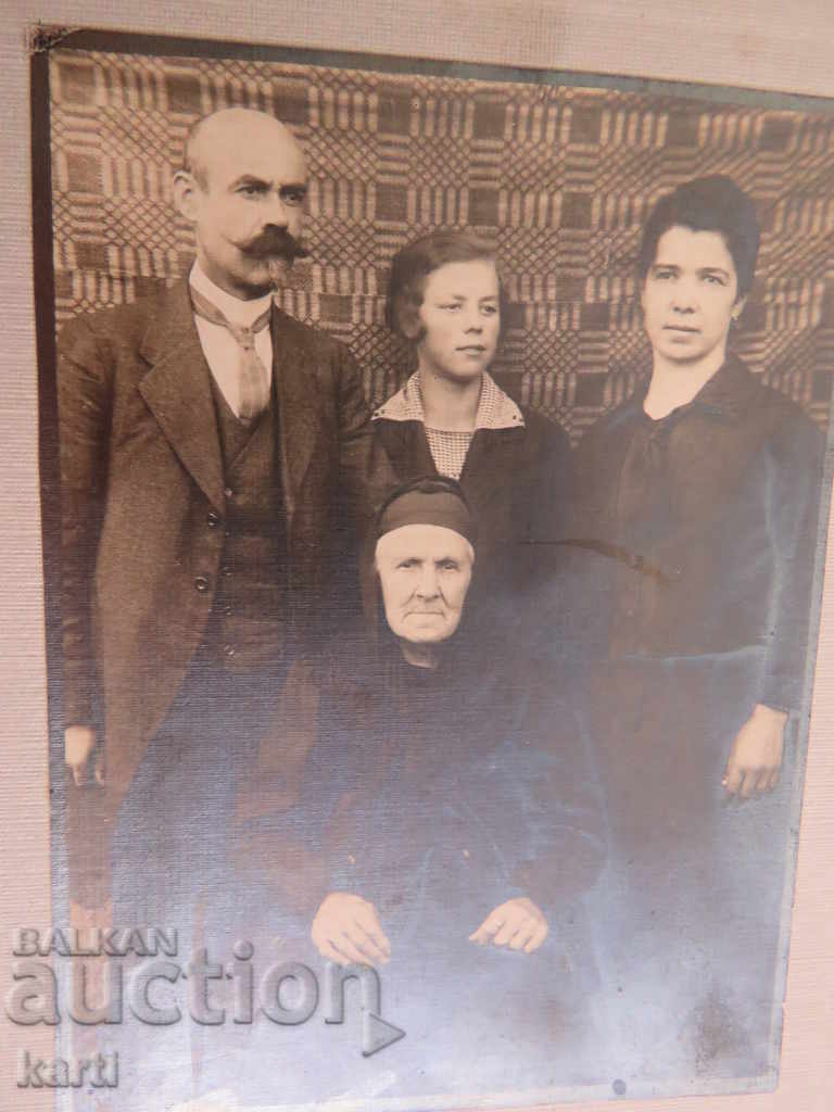 OLD PHOTO - CARDBOARD with price 5.99 BGN | € 3.06 OLD PHOTO - CARDBOARD with price 5.99 BGN | € 3.06