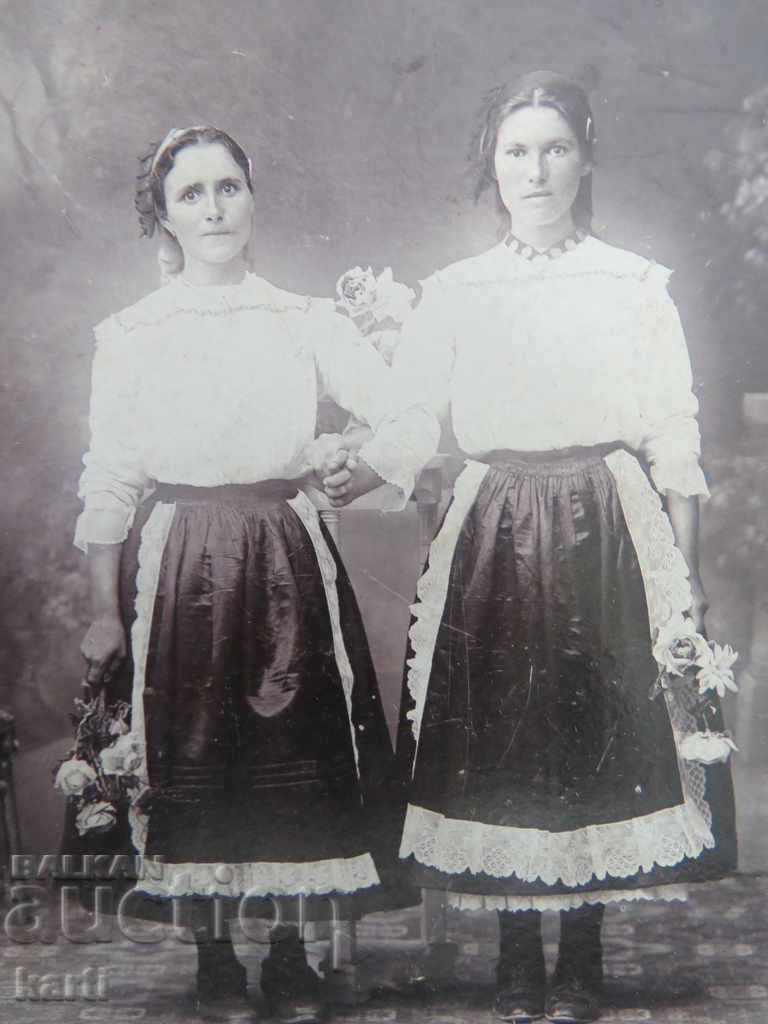 OLD PHOTOGRAPH - CARDBOARD - CARRIERS OLD PHOTOGRAPH - CARDBOARD - CARRIERS