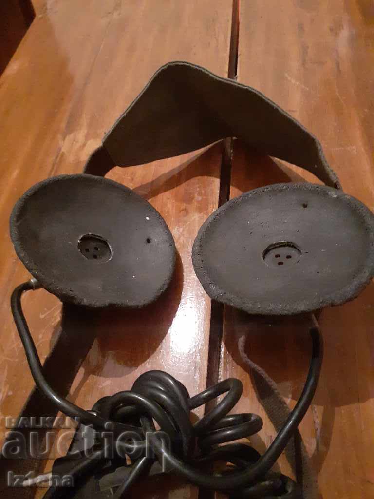 Old headphones with price 20.00 BGN | € 10.23 Old headphones with price 20.00 BGN | € 10.23