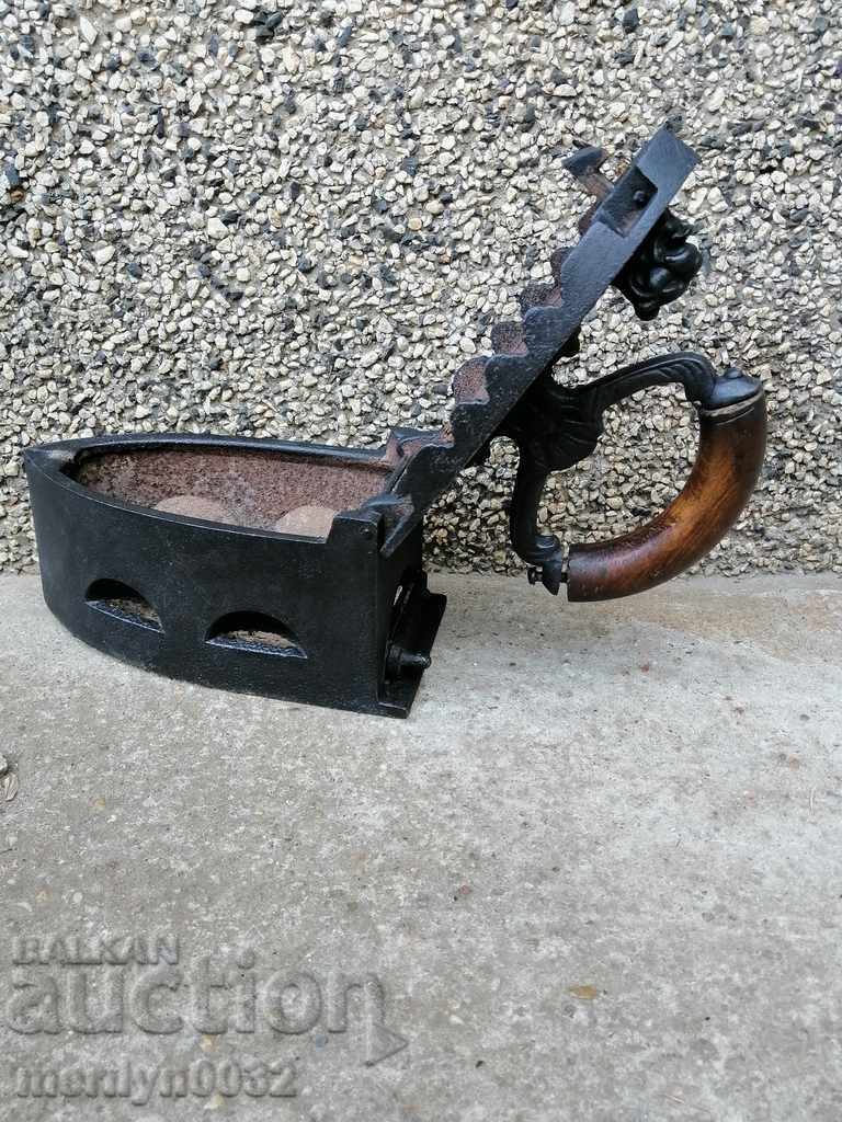 Παλιά σιδήρου στην πυρκαγιά - 7