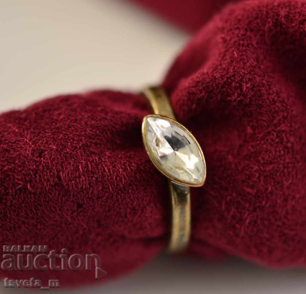 Ενα δαχτυλίδι Ενα δαχτυλίδι