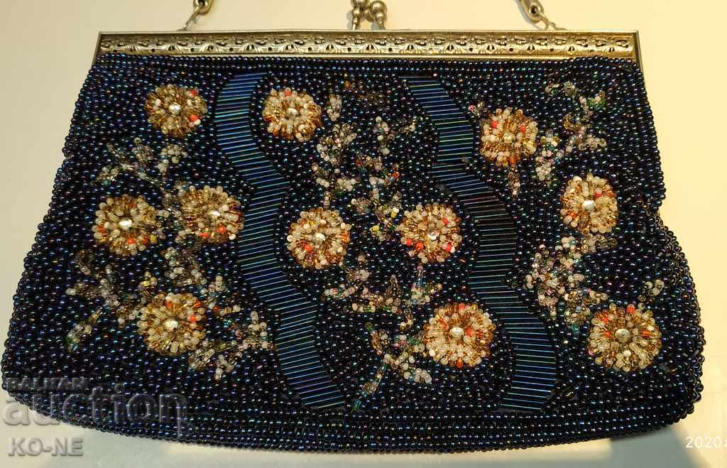 Τσάντα με χάντρες με τιμή 80.00 BGN | € 40.90 Τσάντα με χάντρες με τιμή 80.00 BGN | € 40.90