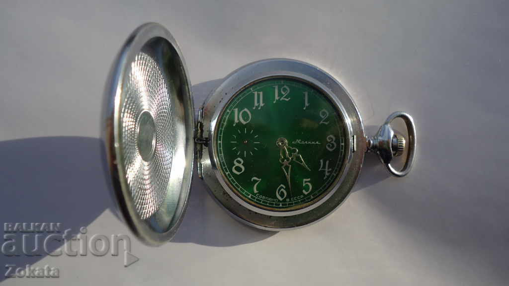 Το φερμουάρ τσέπης λειτουργεί.