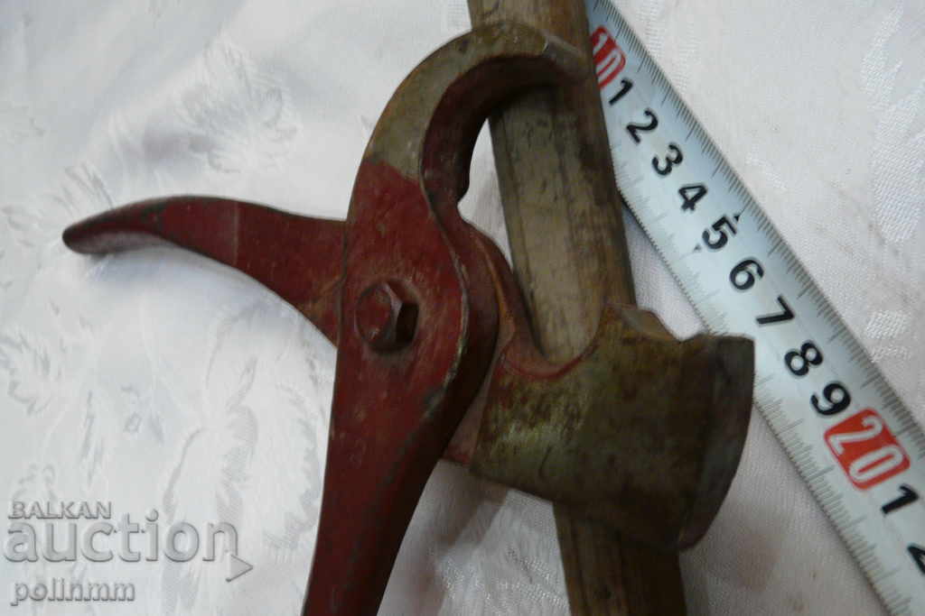 Old self-driving tools - 2 pcs with price 60.00 BGN | € 30.68 Old self-driving tools - 2 pcs with price 60.00 BGN | € 30.68