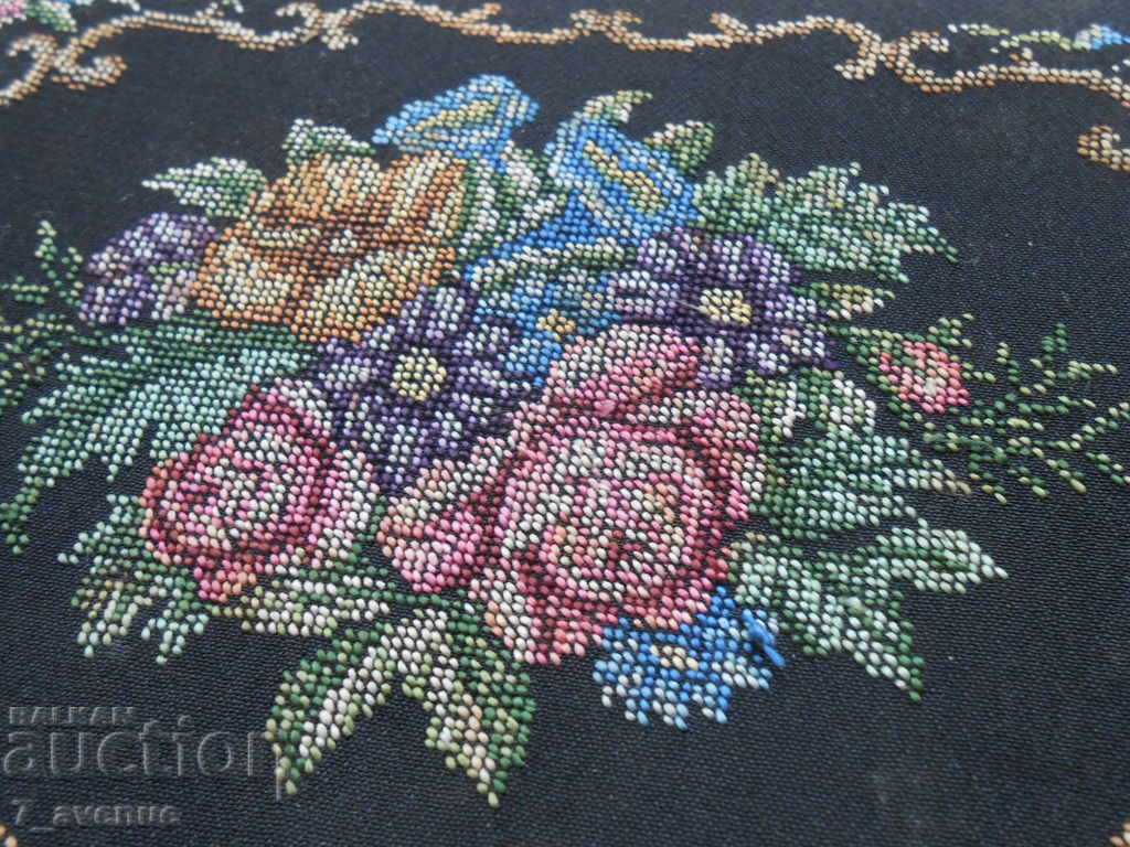 Geantă antică, originală unică cu tapiserie cusută cu preț 39.00 BGN | € 19.94