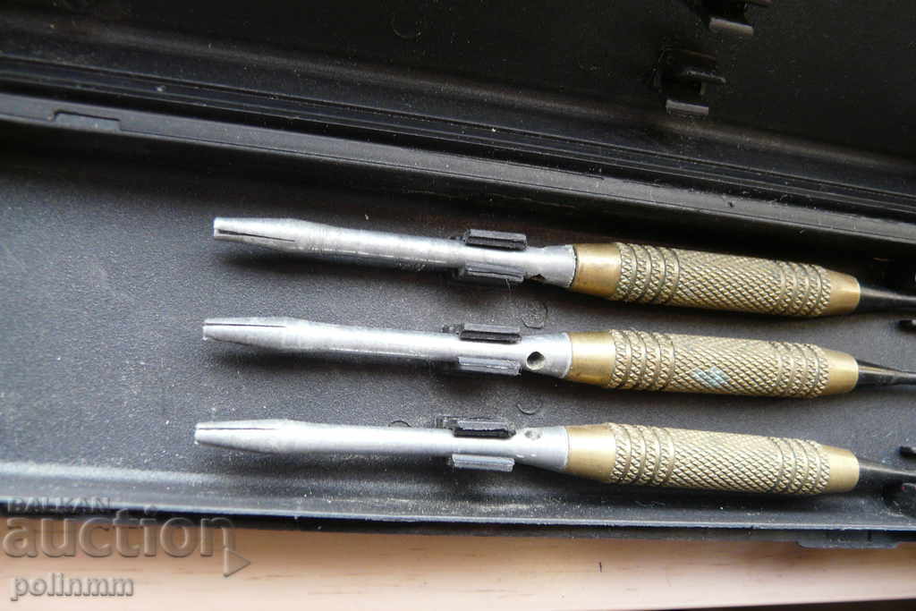 Auction darts technology Auction darts technology