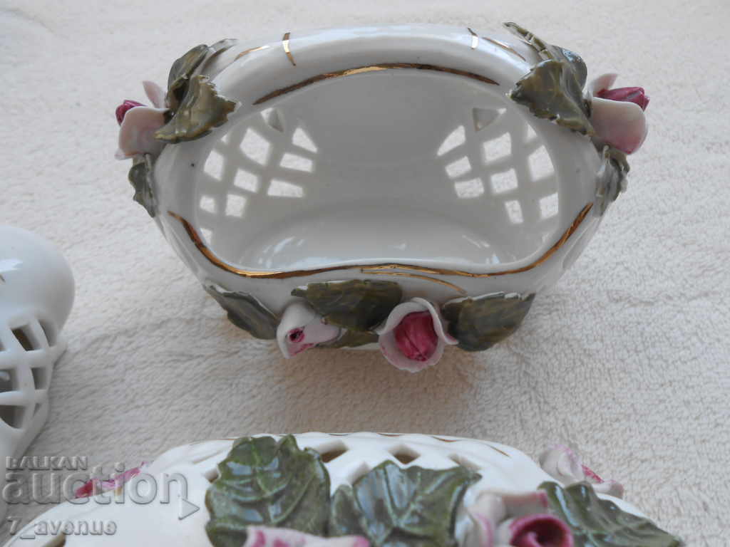 Delivery of 2 pieces of porcelain boxes and candy can, porcelain, marked