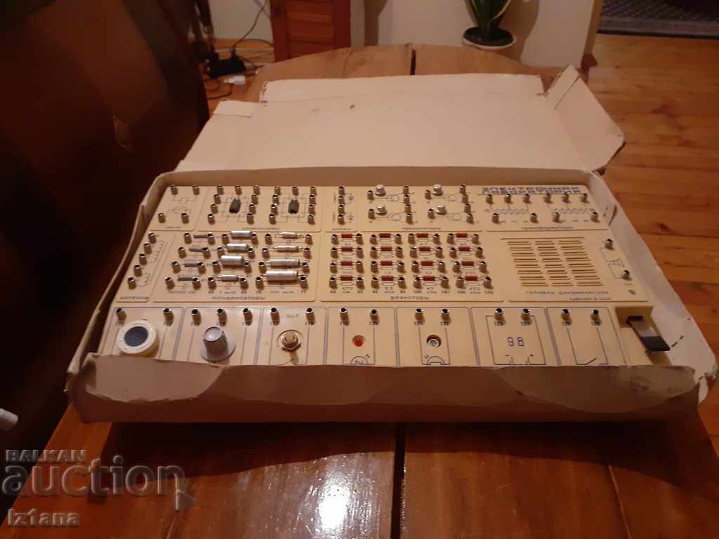 Old Electronic Laboratory with price 110.00 BGN | € 56.24 Old Electronic Laboratory with price 110.00 BGN | € 56.24