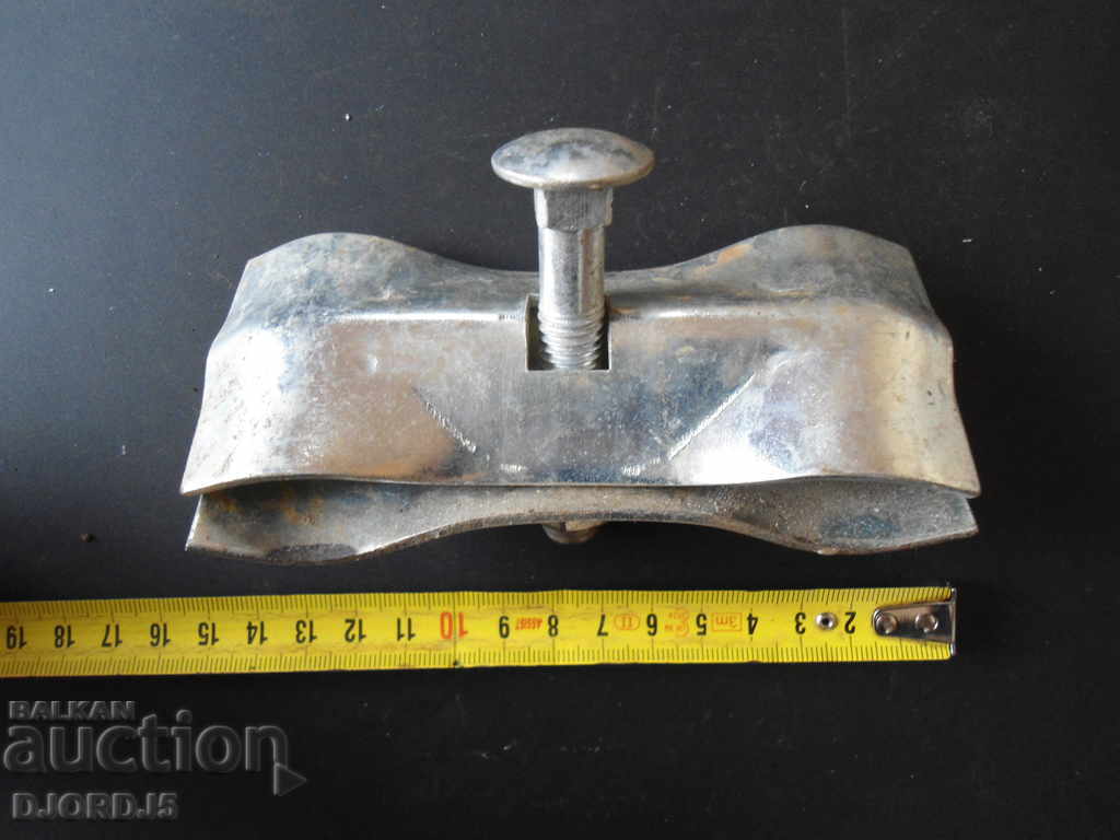 Old bar, bracket with price 2.00 BGN | € 1.02 Old bar, bracket with price 2.00 BGN | € 1.02