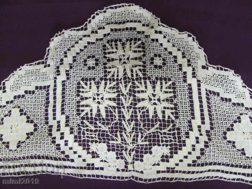 Auction 19th Century 2 pieces Hand Knitted Tablecloths, Carriage Auction 19th Century 2 pieces Hand Knitted Tablecloths, Carriage