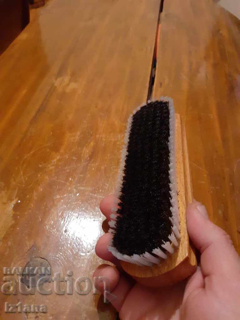 Delivery of Old shoe brush, clothes
