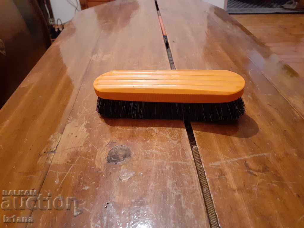 Παλιά βούρτσα παπουτσιών, ρούχα με τιμή 15.00 BGN | € 7.67 Παλιά βούρτσα παπουτσιών, ρούχα με τιμή 15.00 BGN | € 7.67