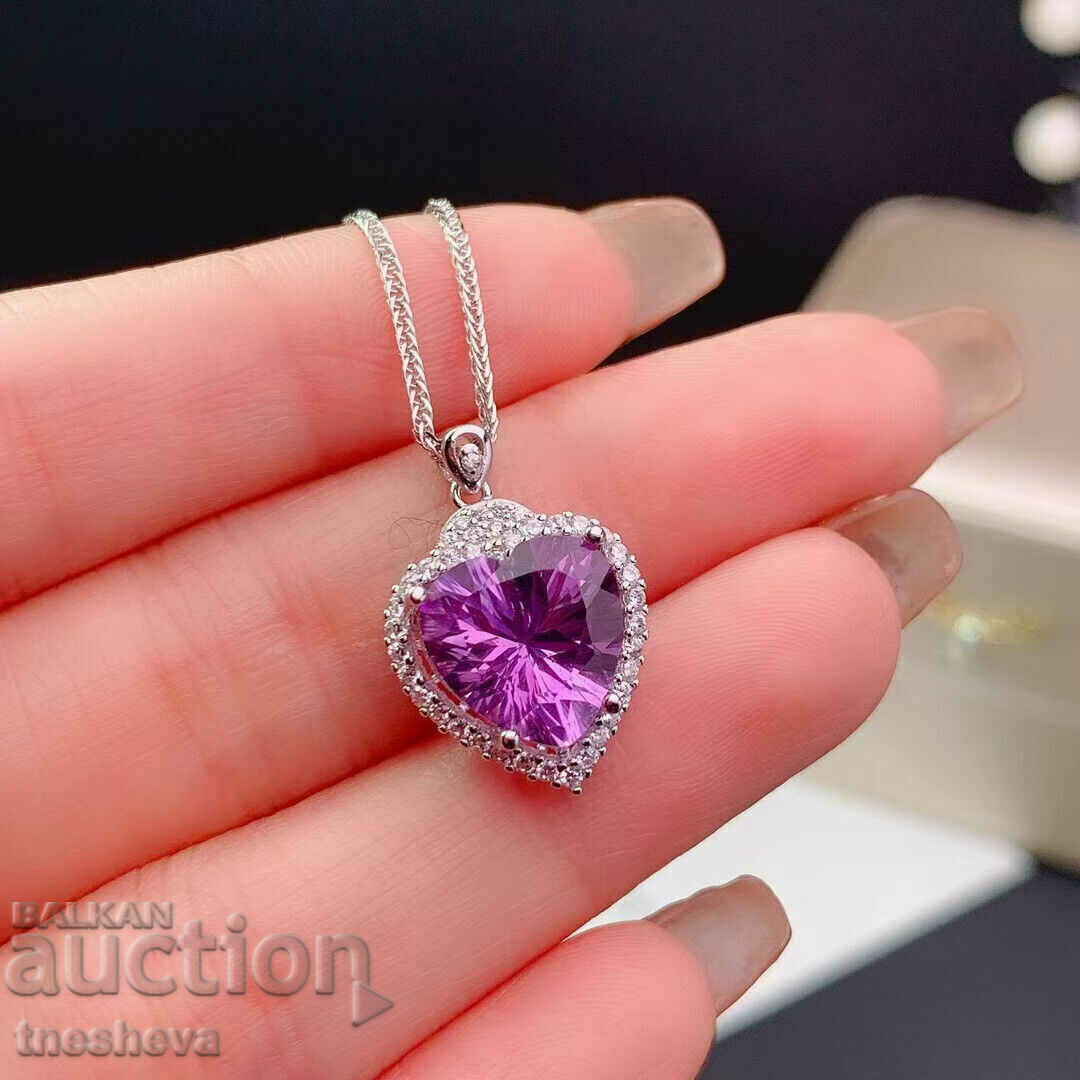 Delivery of Beautiful purple heart pendant necklace Delivery of Beautiful purple heart pendant necklace