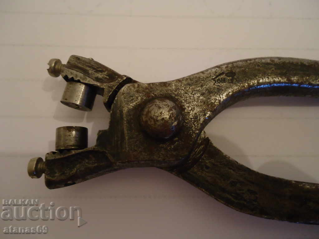 VECHI BUCURI DE SEALĂ cu preț 29.99 BGN | € 15.33 VECHI BUCURI DE SEALĂ cu preț 29.99 BGN | € 15.33