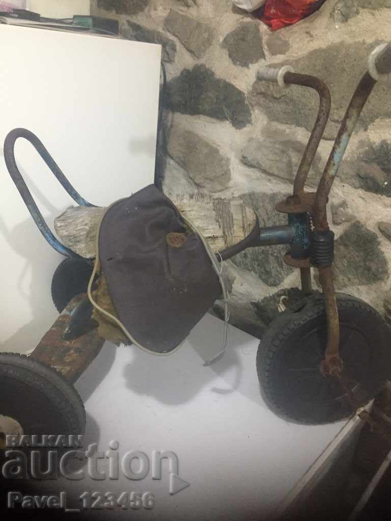 πολύ παλιό παιδικό τιμόνι με σημειώσεις με τιμή 50.00 BGN | € 25.56 πολύ παλιό παιδικό τιμόνι με σημειώσεις με τιμή 50.00 BGN | € 25.56