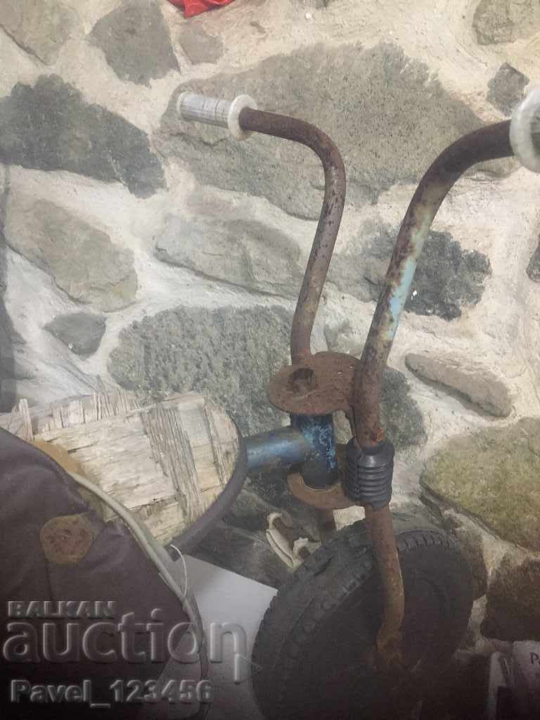 Δημοπρασία πολύ παλιό παιδικό τιμόνι με σημειώσεις Δημοπρασία πολύ παλιό παιδικό τιμόνι με σημειώσεις