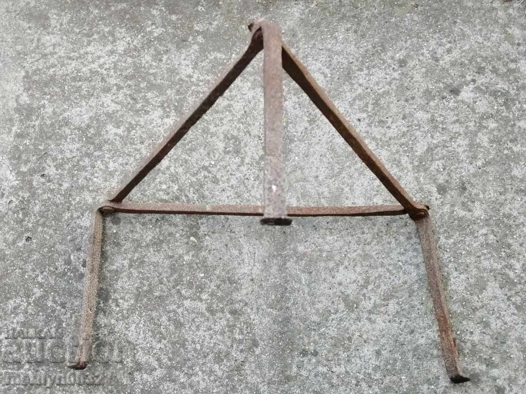 An antique forged soot pyrosty for chorale flame iron - 6 An antique forged soot pyrosty for chorale flame iron - 6