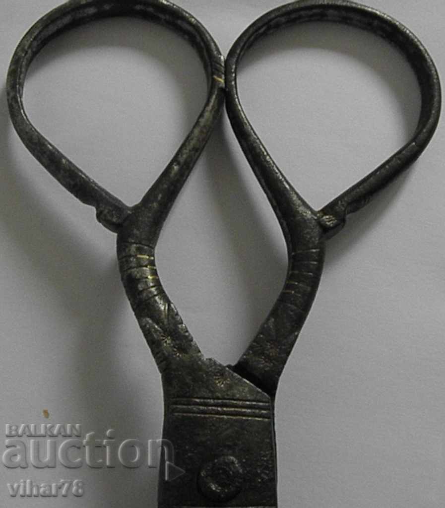 Delivery of A HUGE OLD FORGED ABADGE SCISSOR Delivery of A HUGE OLD FORGED ABADGE SCISSOR