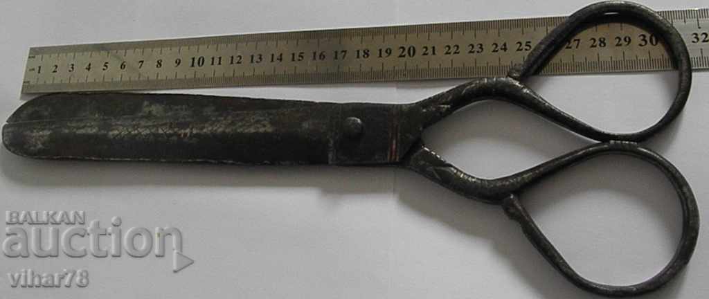 A HUGE OLD FORGED ABADGE SCISSOR - 6 A HUGE OLD FORGED ABADGE SCISSOR - 6