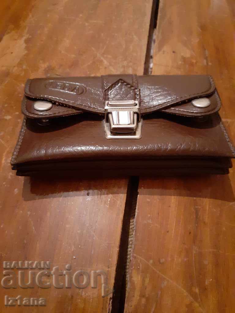 Old Leda purse, Leda