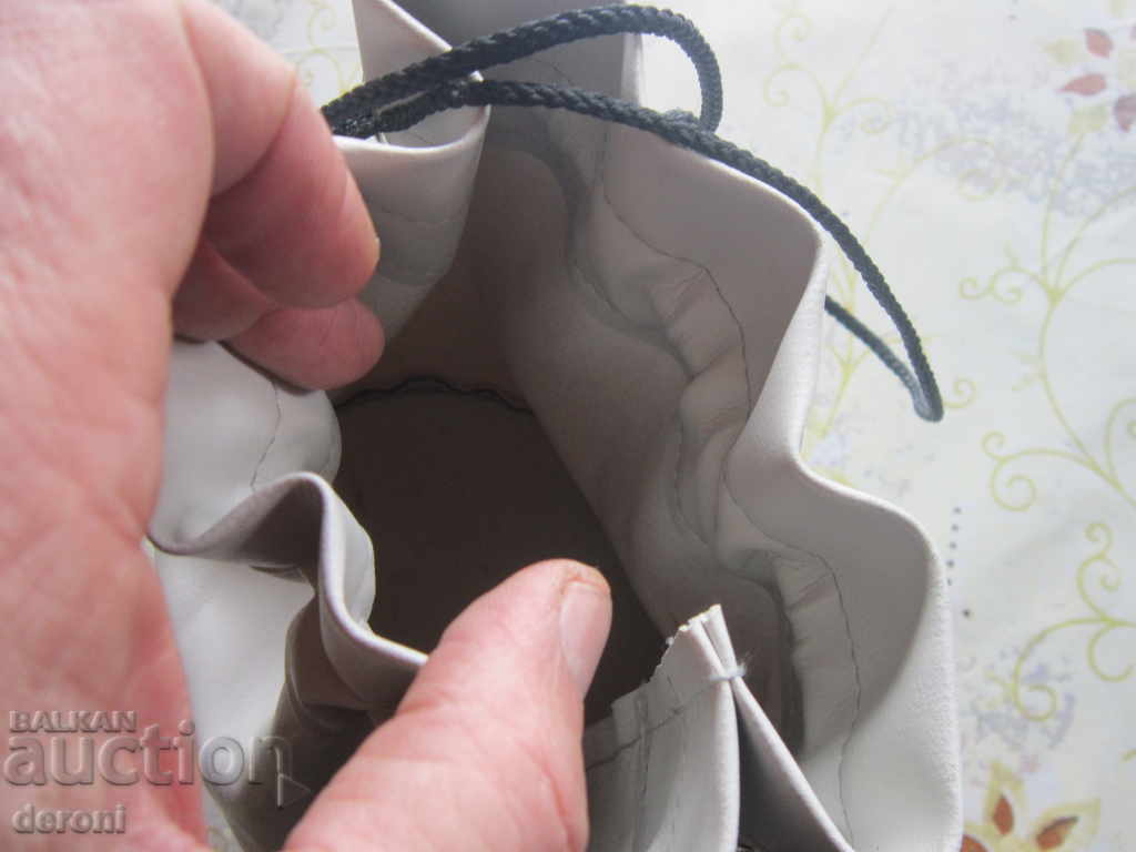 Ladies leather handbag purse with price 15.00 BGN | € 7.67 Ladies leather handbag purse with price 15.00 BGN | € 7.67