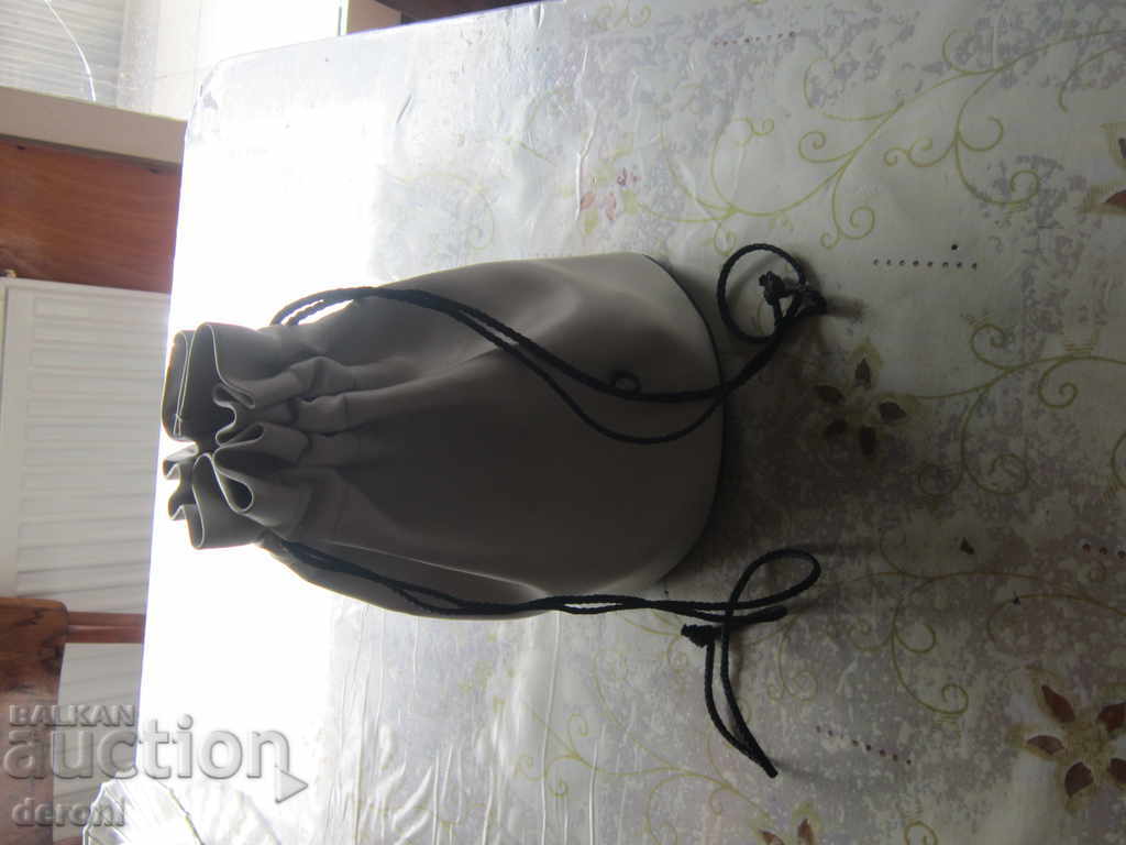 Delivery of Ladies leather handbag purse Delivery of Ladies leather handbag purse