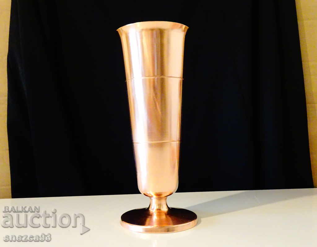 Copper cup, glass, vase, napkin.