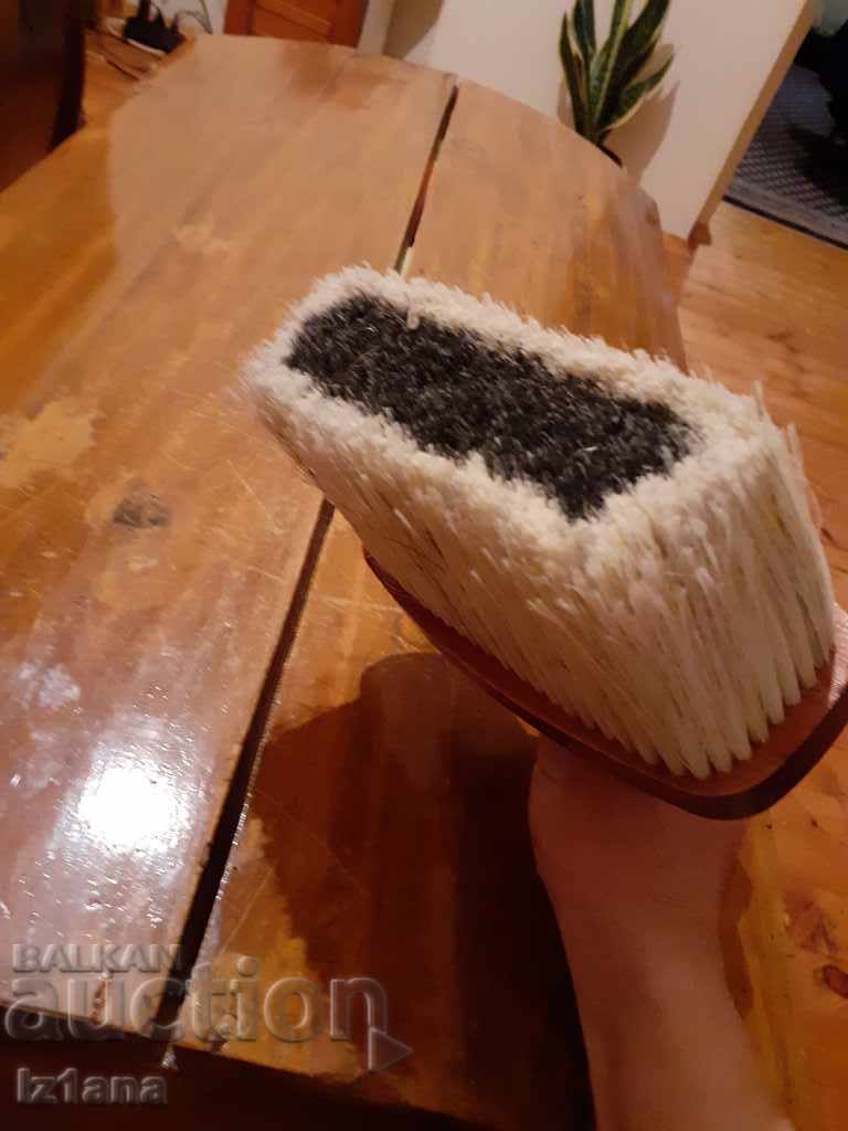 An old brush for painting with price 20.00 BGN | € 10.23 An old brush for painting with price 20.00 BGN | € 10.23