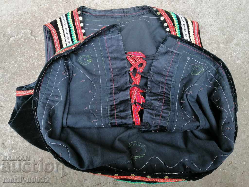 Delivery of Old velvet velvet bra, costume, shirt, apron Delivery of Old velvet velvet bra, costume, shirt, apron