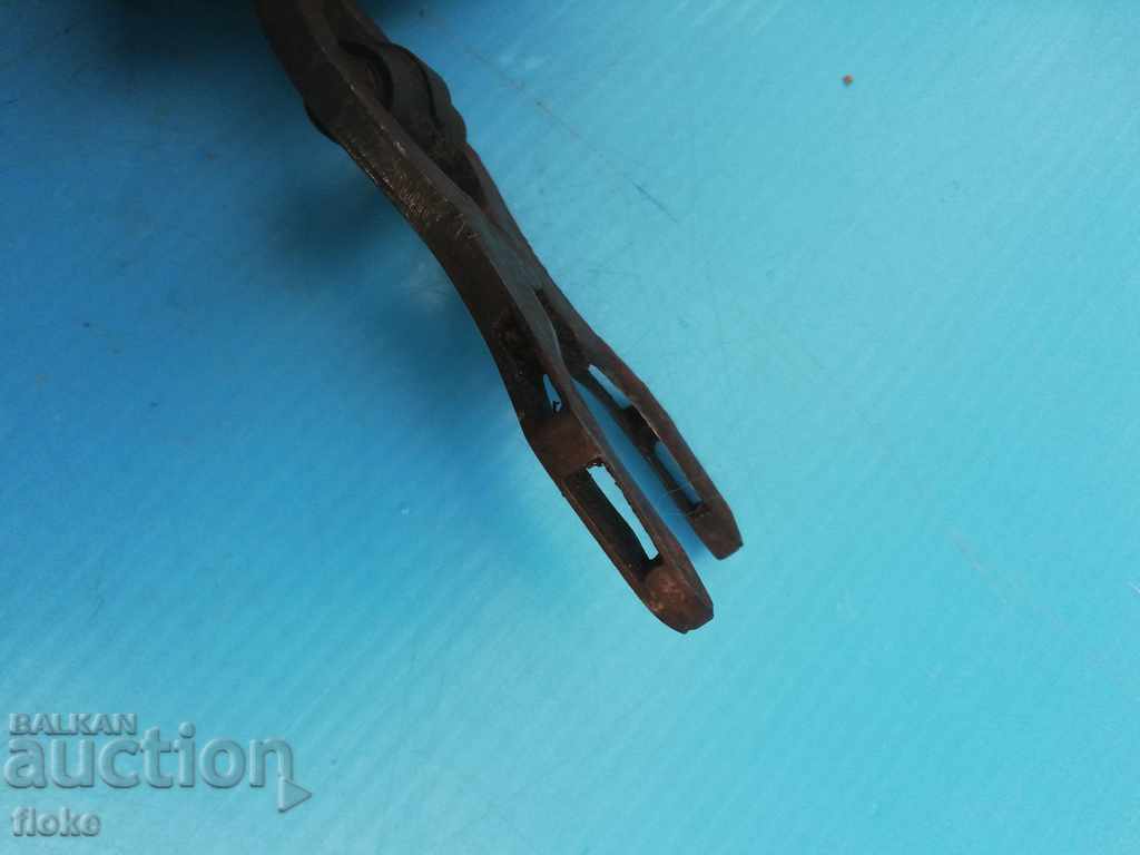 Auction Old pliers Auction Old pliers