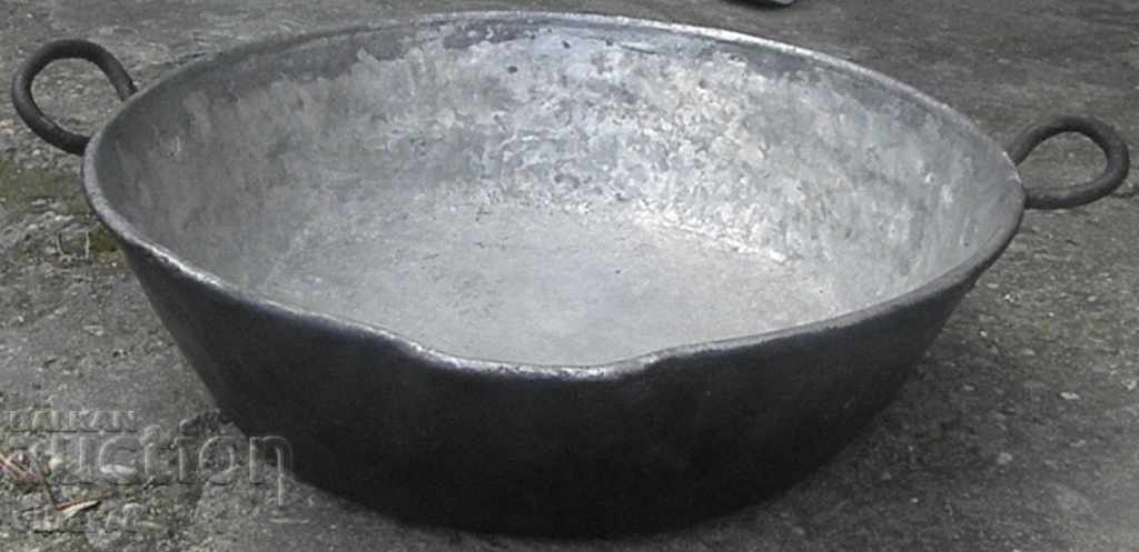 Tigaie veche de cupru pentru zacuscă NUMĂRUL 2 cu preț € 45.99 | 89.95 BGN Tigaie veche de cupru pentru zacuscă NUMĂRUL 2 cu preț € 45.99 | 89.95 BGN