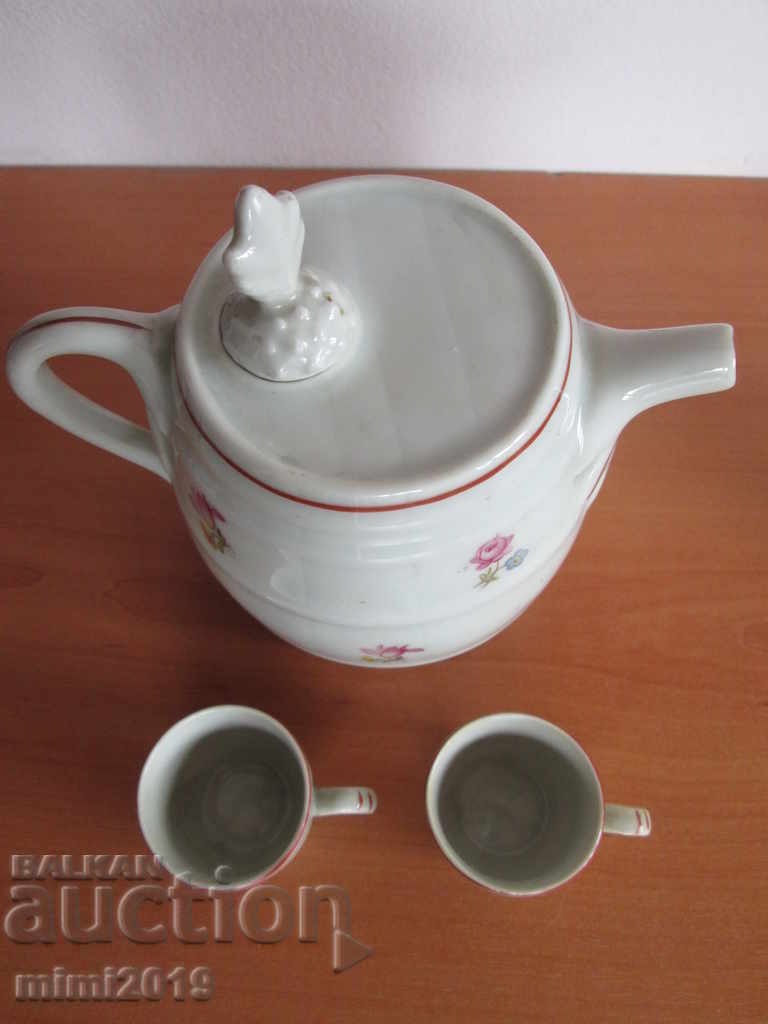 Auction 2-cup porcelain jug marked Auction 2-cup porcelain jug marked