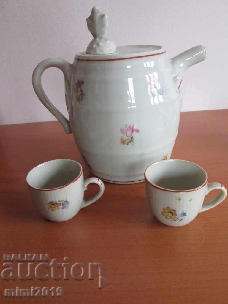 2-cup porcelain jug marked