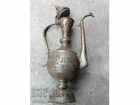 Παλιό μπρούτζινο τσαγιέρι, χάλκινο, γκιούμι, δοχείο με χαρακτικά