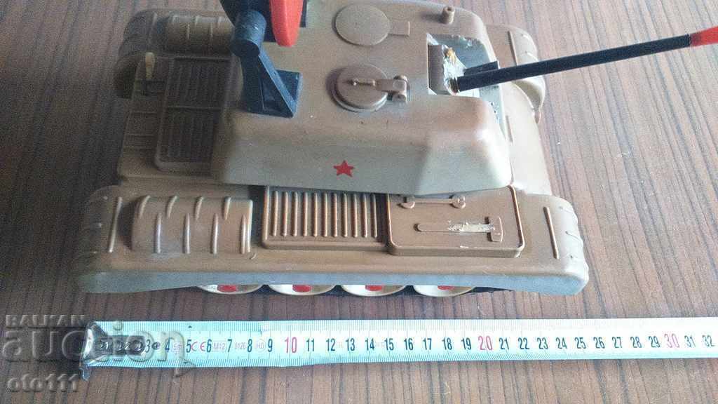 СТАРА ИГРАЧКА - ТАНК С ФАР - СССР с цена € 15.00 | 29.34 лв.